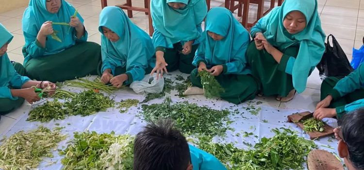 Mengubah Sampah Menjadi Berkah: Siswa SMPIT Quantum Mulia Belajar Membuat Kompos Mengubah Sampah Menjadi Berkah: Siswa SMPIT Quantum Mulia Belajar Membuat Kompos